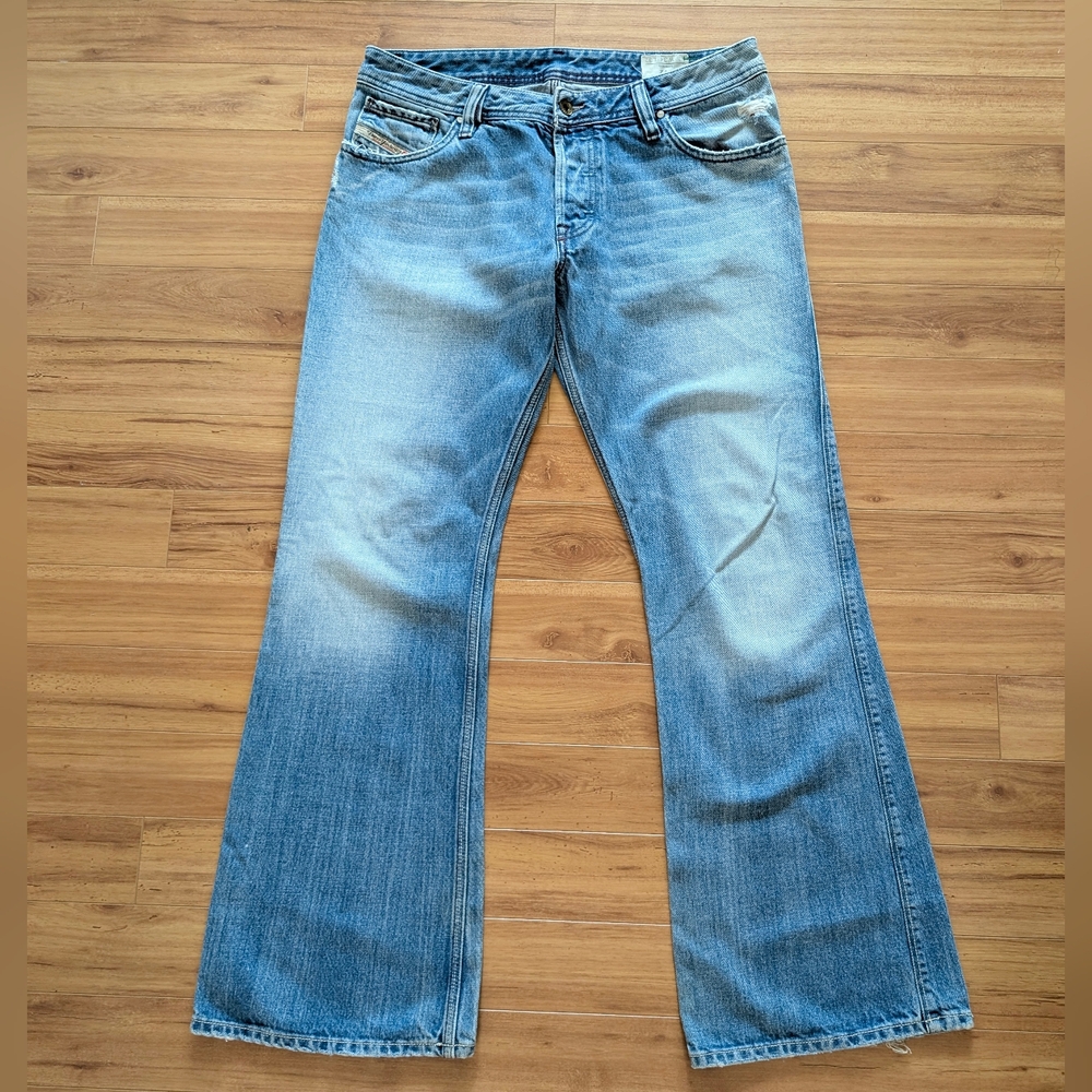Diesel Zaf Bootcut Jeans with Classic Styling